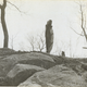 Imagen para el artículo titulado Por qué había mujeres fingiendo ser rocas y árboles en los parques de Nueva York durante la WW1
